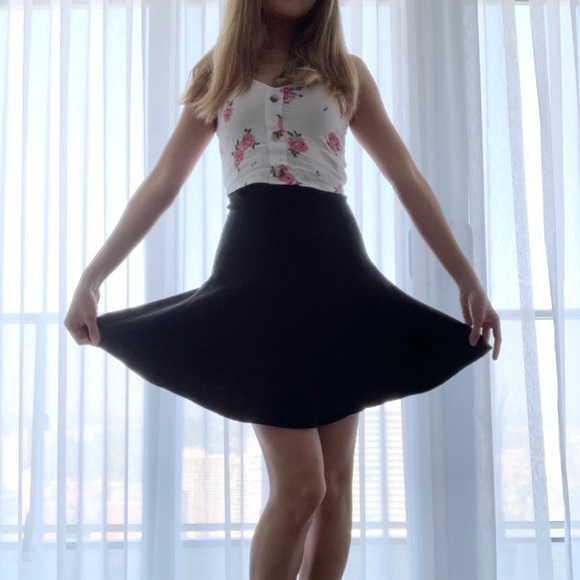 High-waist flared black mini skirt - Picture 1 of 4